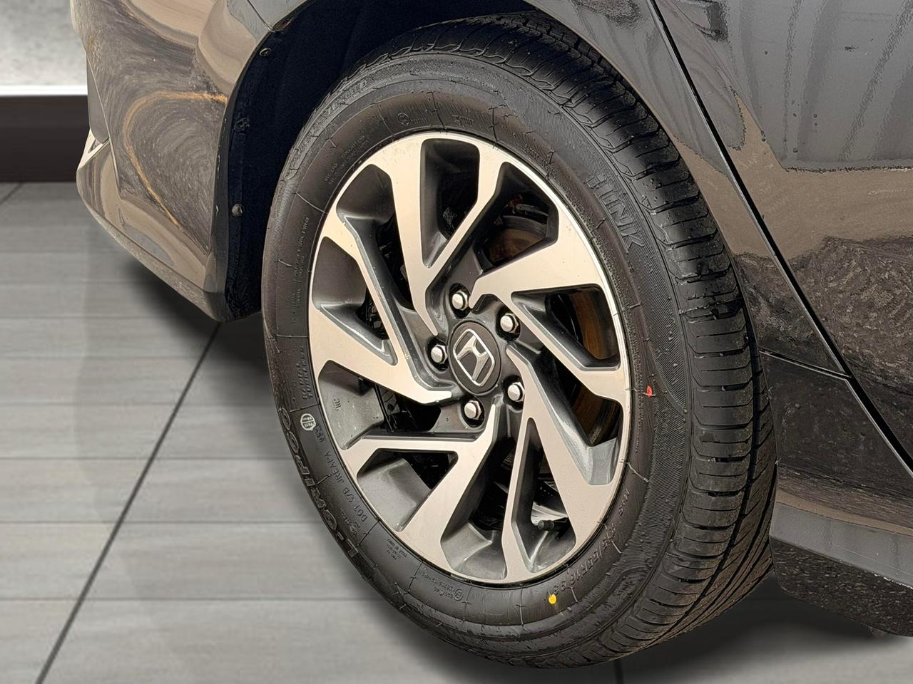 2017 Honda Civic EX+Driver Assist+New Tires+Sunroof+CLEAN CARFAX Photo108