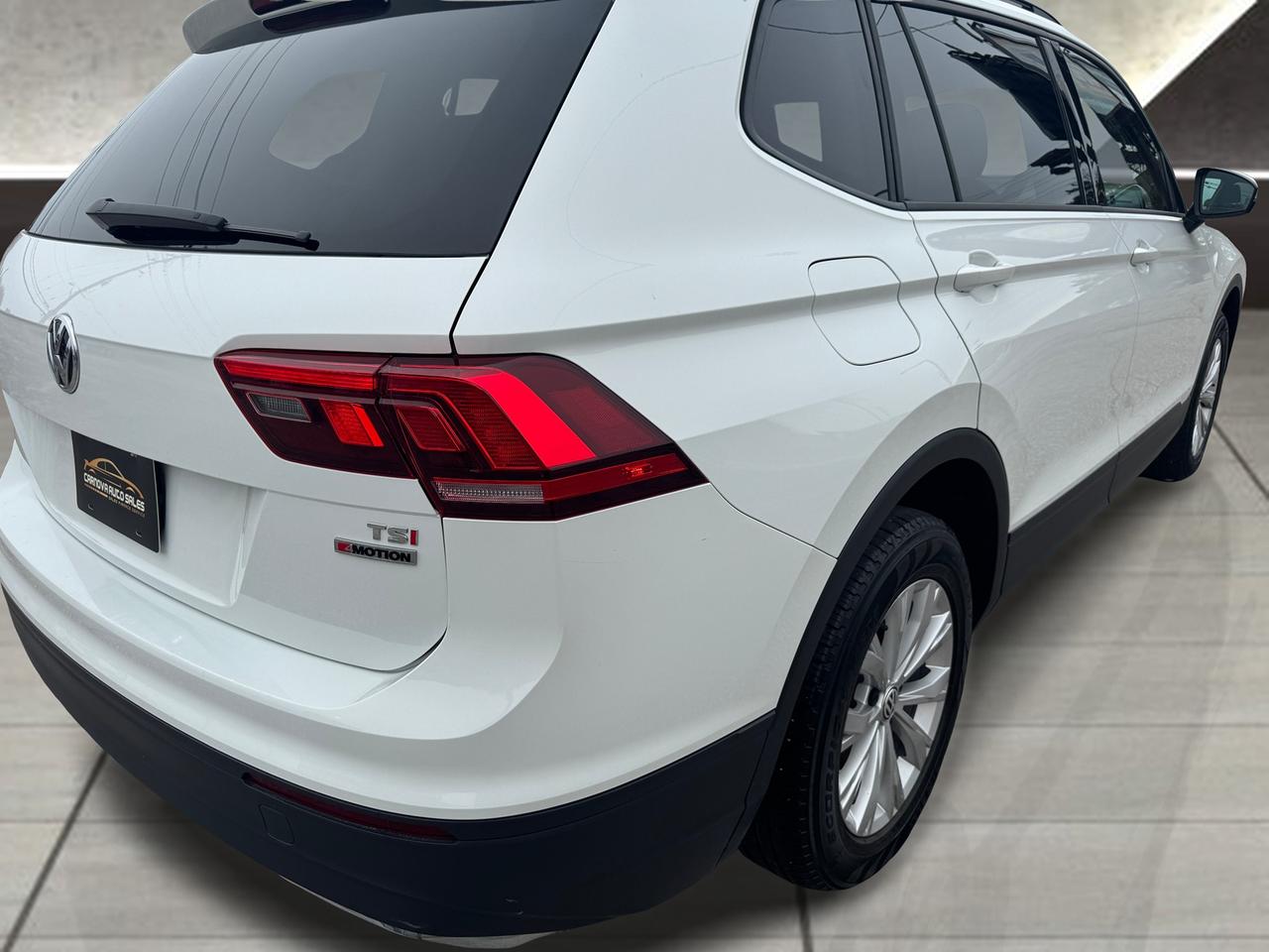 2018 Volkswagen Tiguan Trendline 4MOTION+New Tires+SUPER CLEAN Photo