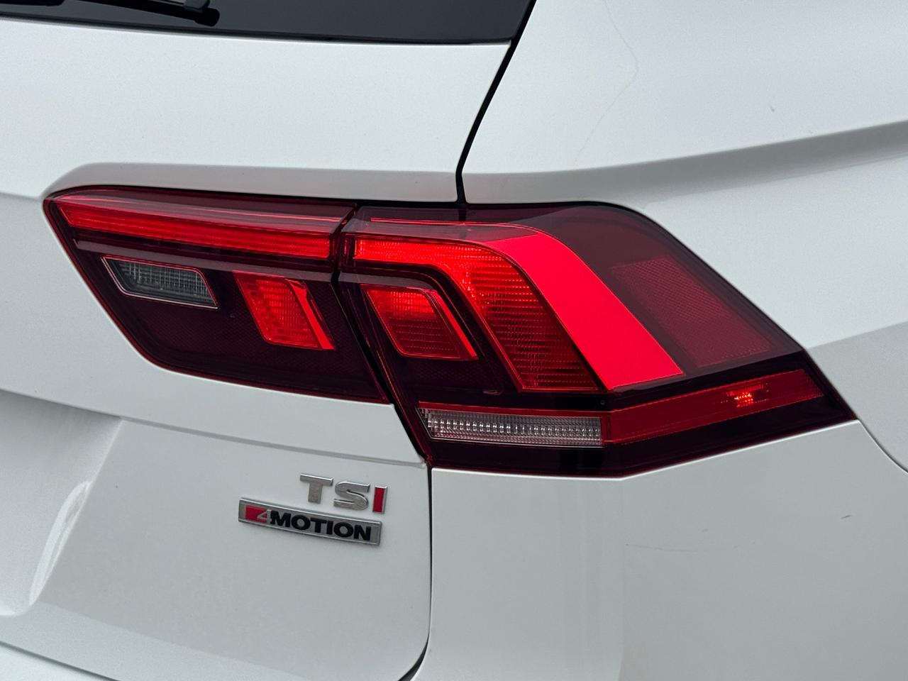 2018 Volkswagen Tiguan Trendline 4MOTION+New Tires+SUPER CLEAN Photo