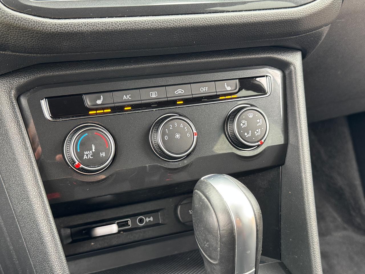 2018 Volkswagen Tiguan Trendline 4MOTION+New Tires+SUPER CLEAN Photo