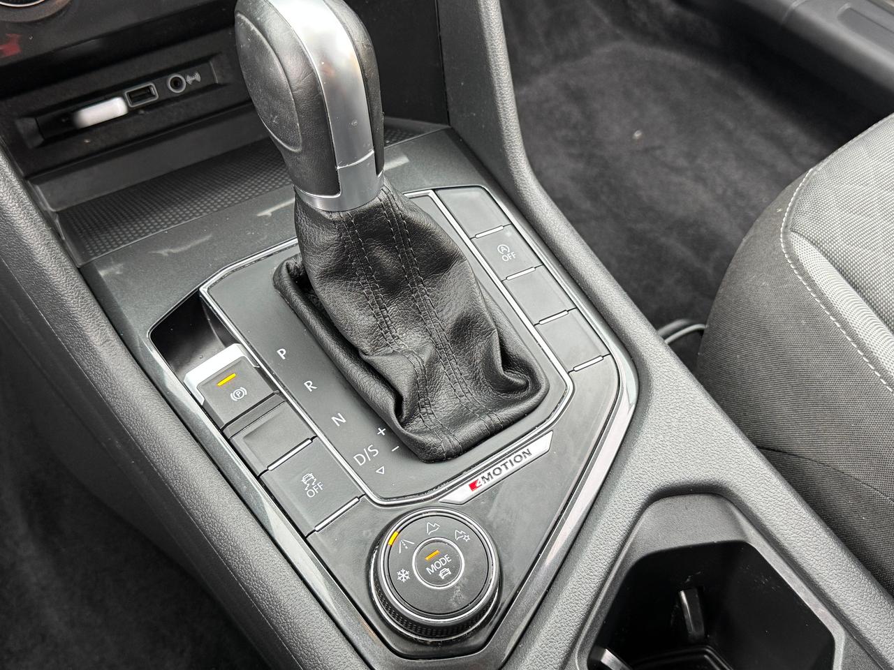 2018 Volkswagen Tiguan Trendline 4MOTION+New Tires+SUPER CLEAN Photo