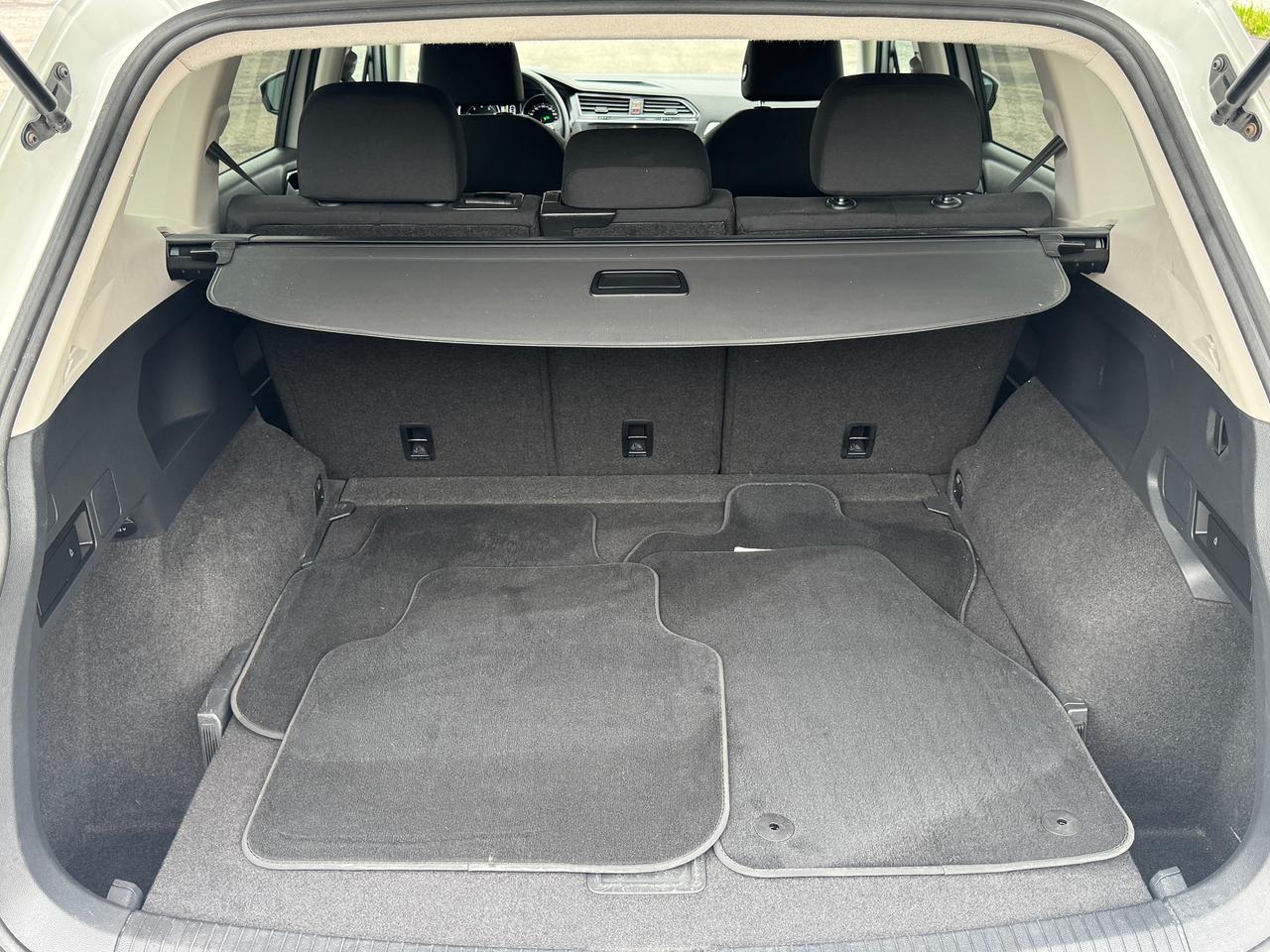 2018 Volkswagen Tiguan Trendline 4MOTION+New Tires+SUPER CLEAN Photo