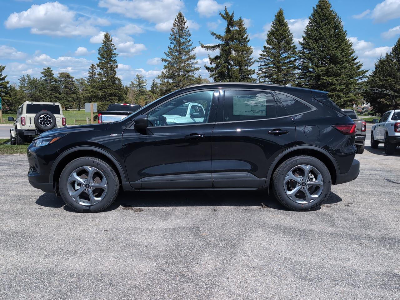 2026 Ford Escape ST-Line Hybrid AWD Photo2