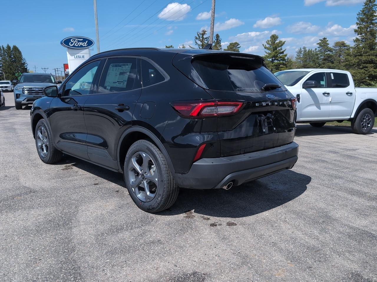 2026 Ford Escape ST-Line Hybrid AWD Photo3