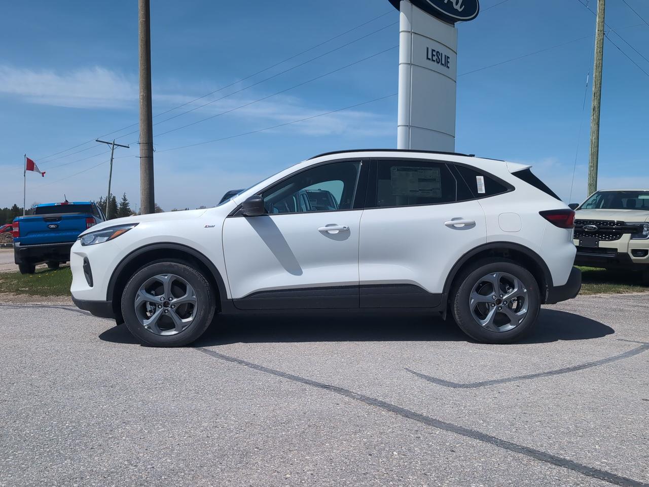 2026 Ford Escape ST-Line Hybrid AWD Photo2