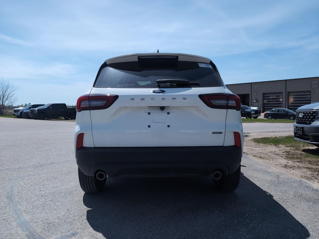 2026 Ford Escape ST-Line Hybrid AWD Photo4