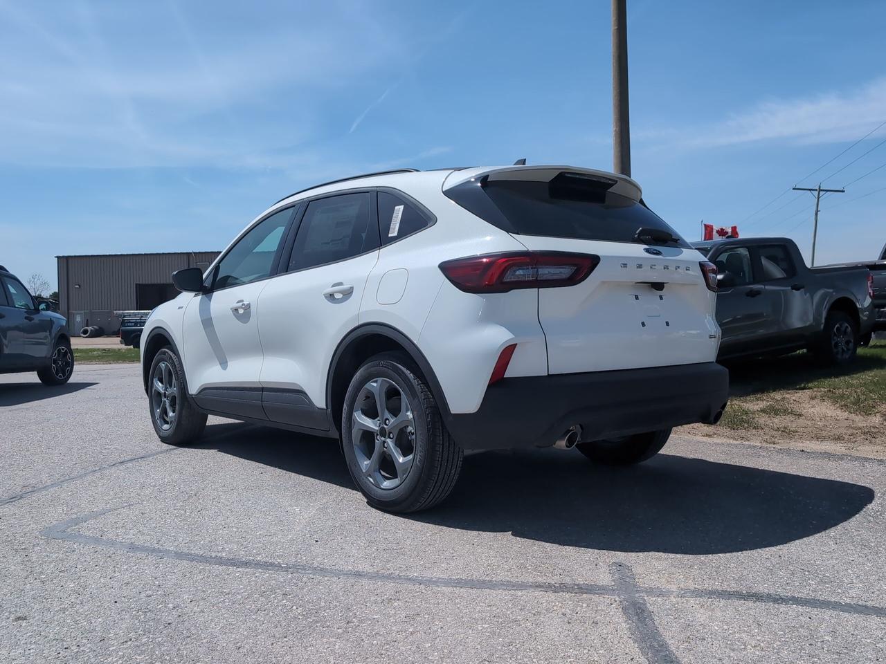 2026 Ford Escape ST-Line Hybrid AWD Photo3