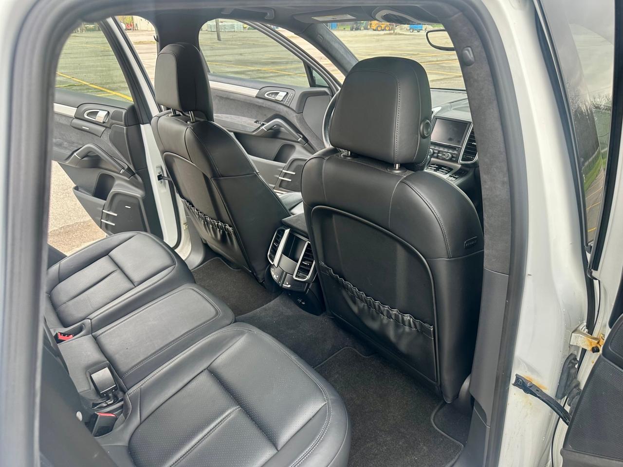 2014 Porsche Cayenne AWD 4dr GTS Photo