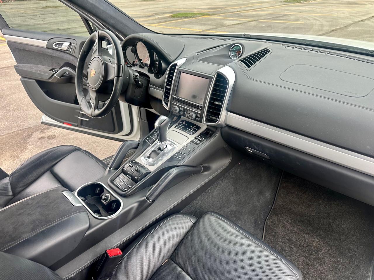 2014 Porsche Cayenne AWD 4dr GTS Photo