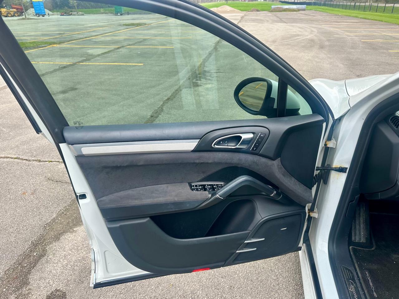2014 Porsche Cayenne AWD 4dr GTS Photo