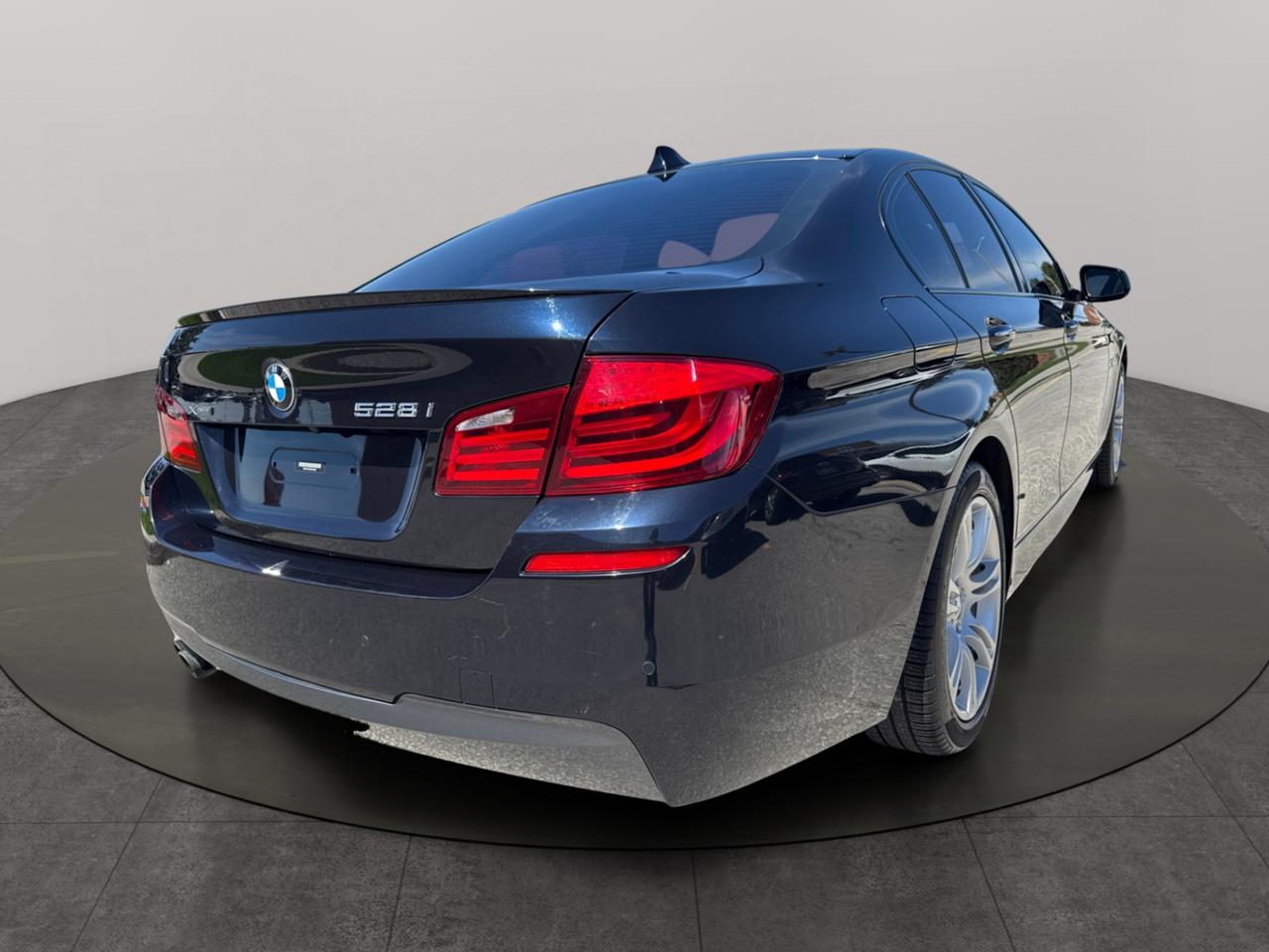 2013 BMW 5 Series 528i xDrive Photo