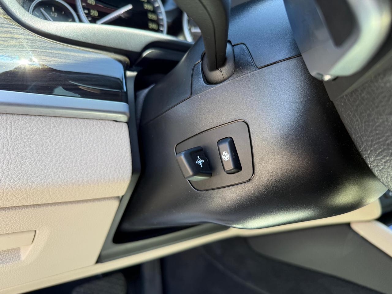 2013 BMW 5 Series 528i xDrive Photo