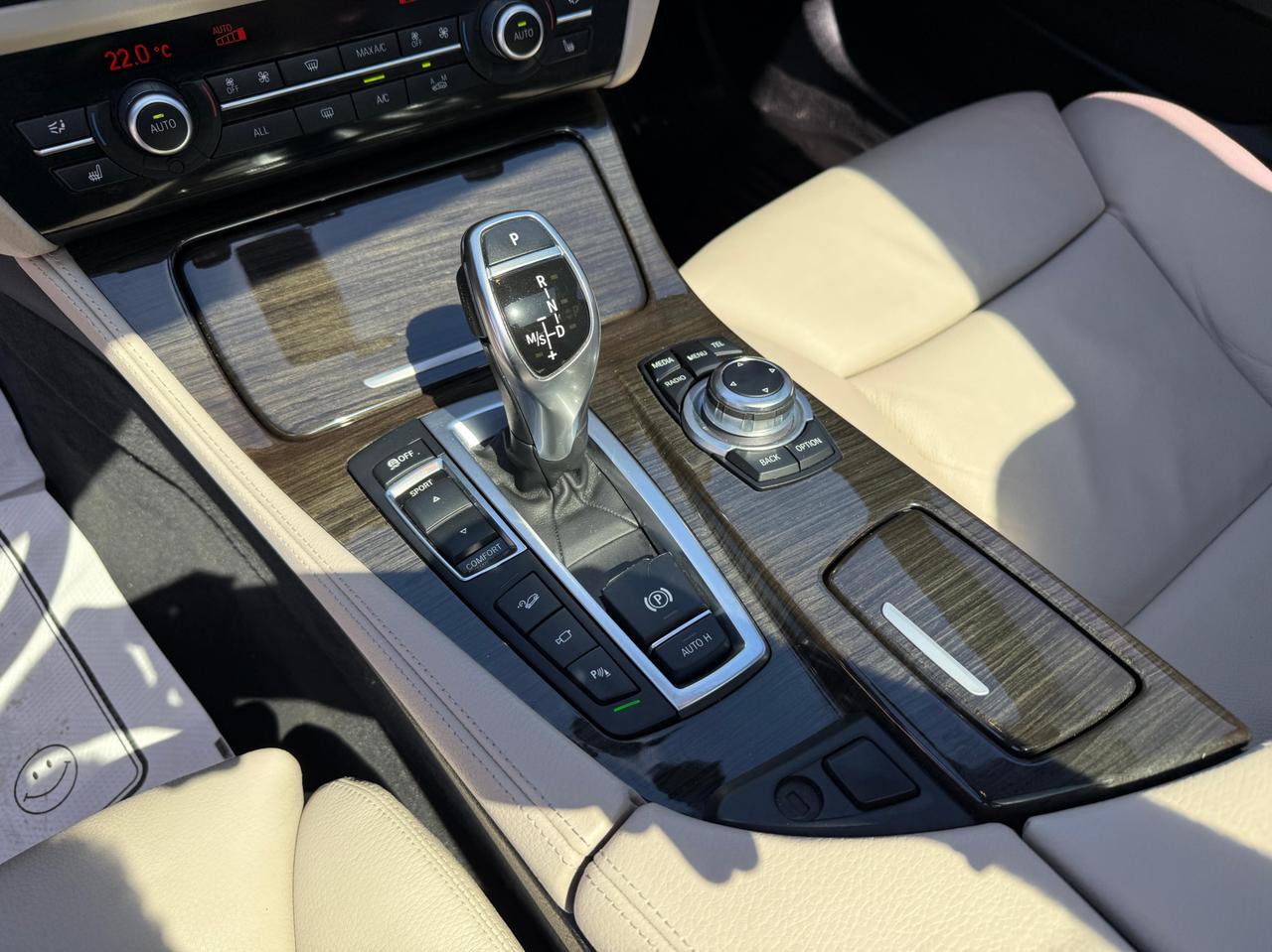 2013 BMW 5 Series 528i xDrive Photo