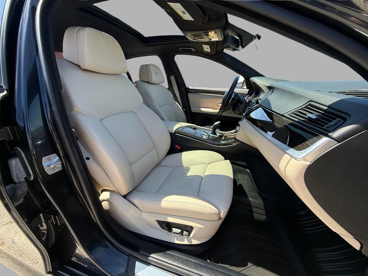 2013 BMW 5 Series 528i xDrive Photo