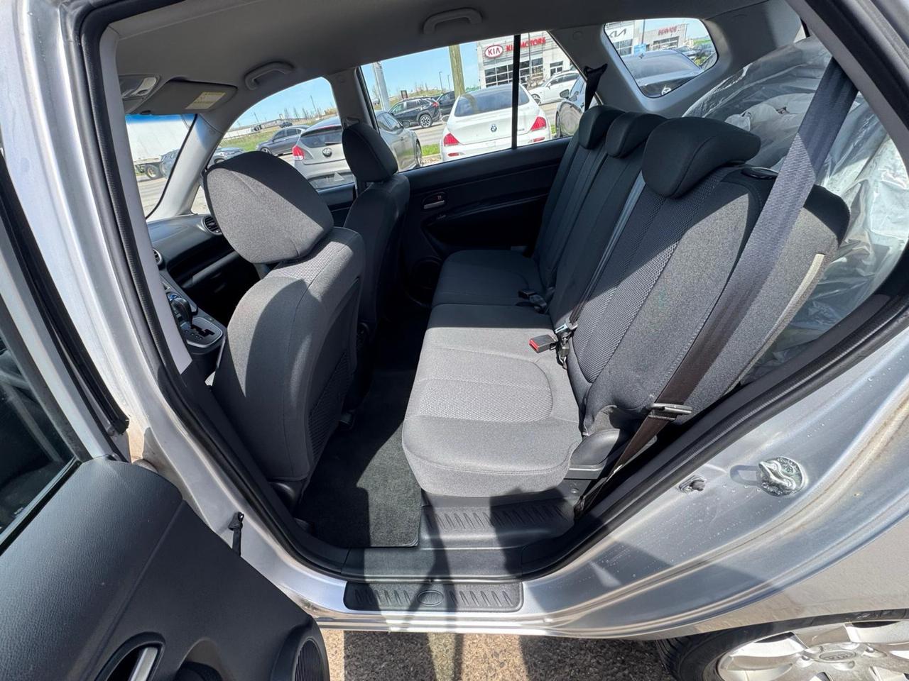 2009 Kia Rondo LX, AUTO, ONLY 93,000KMS, ALLOYS, CERTIFIED Photo