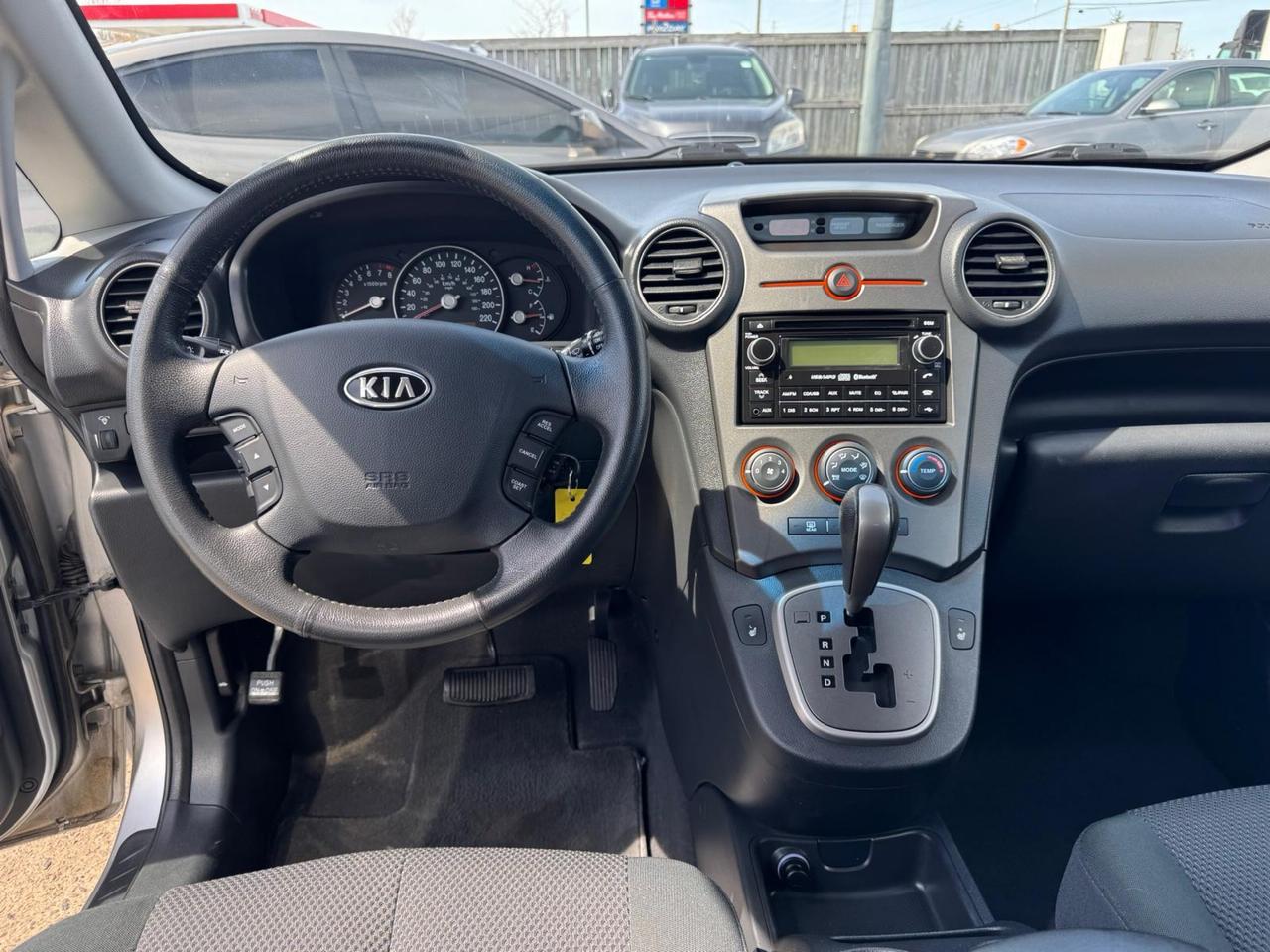 2009 Kia Rondo LX, AUTO, ONLY 93,000KMS, ALLOYS, CERTIFIED Photo