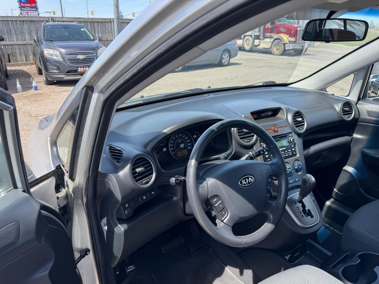 2009 Kia Rondo LX, AUTO, ONLY 93,000KMS, ALLOYS, CERTIFIED Photo