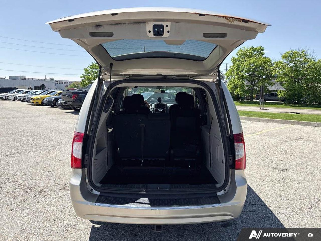2014 Chrysler Town & Country Touring 29K|PWR LIFTGATE|REVERSE CAM Photo