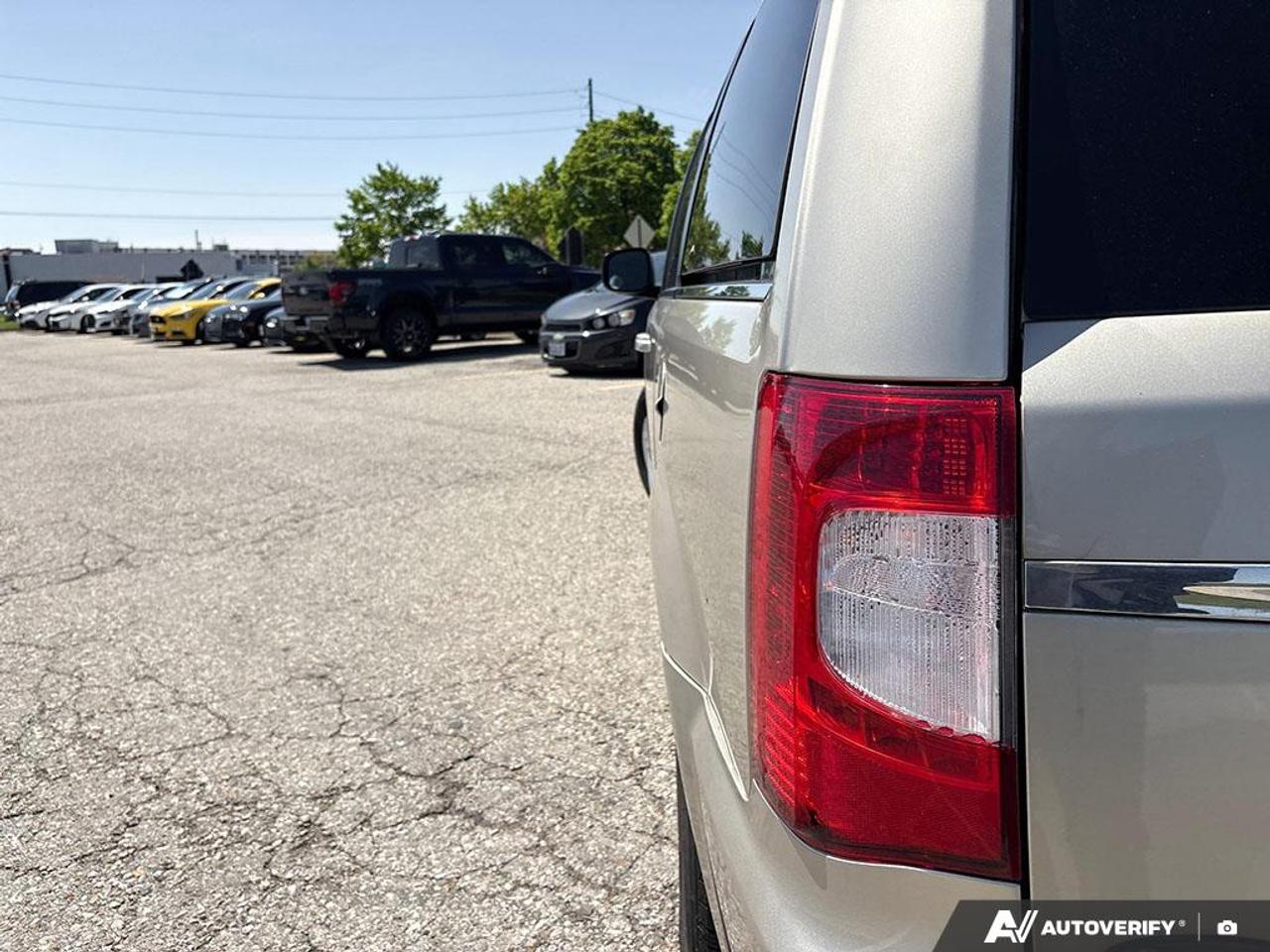 2014 Chrysler Town & Country Touring 29K|PWR LIFTGATE|REVERSE CAM Photo