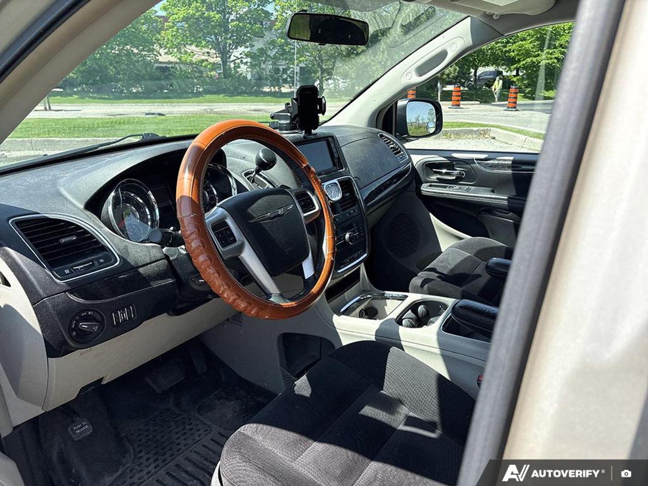 2014 Chrysler Town & Country Touring 29K|PWR LIFTGATE|REVERSE CAM Photo