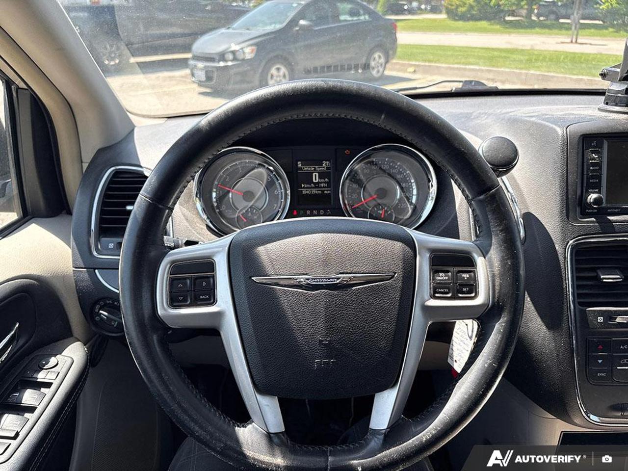 2014 Chrysler Town & Country Touring 29K|PWR LIFTGATE|REVERSE CAM Photo
