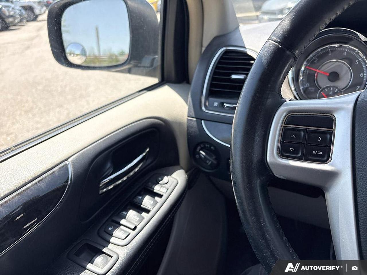 2014 Chrysler Town & Country Touring 29K|PWR LIFTGATE|REVERSE CAM Photo