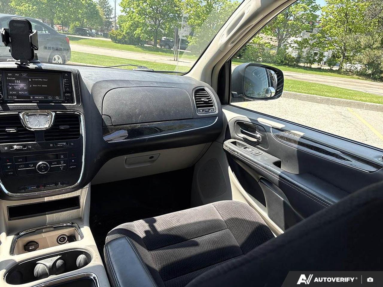 2014 Chrysler Town & Country Touring 29K|PWR LIFTGATE|REVERSE CAM Photo