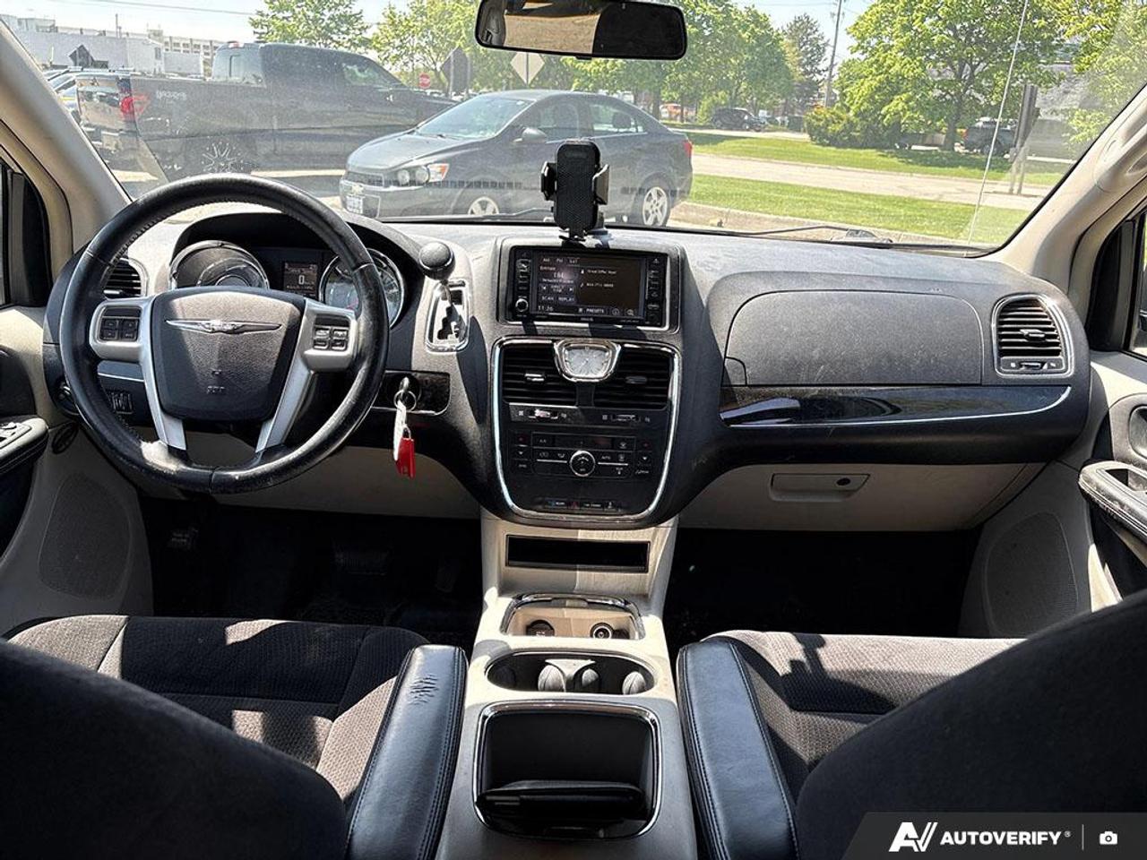 2014 Chrysler Town & Country Touring 29K|PWR LIFTGATE|REVERSE CAM Photo