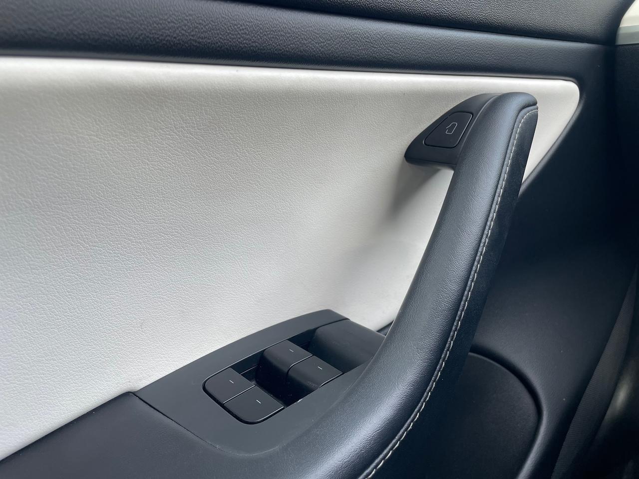 2021 Tesla Model 3 Standard Range Plus *WHITE INTERIOR, HEATED SEATS* Photo