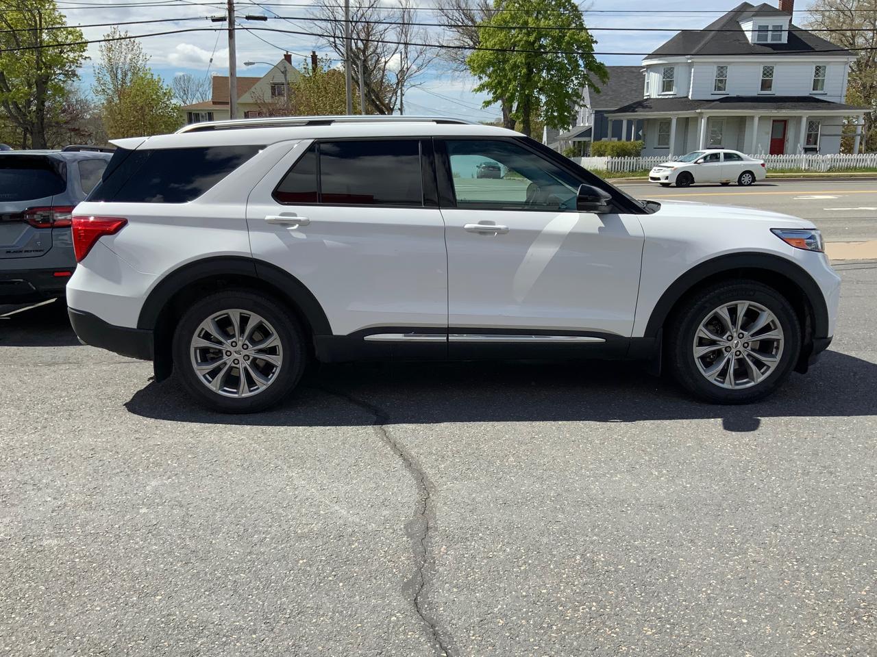 2021 Ford Explorer LIMITED Photo4