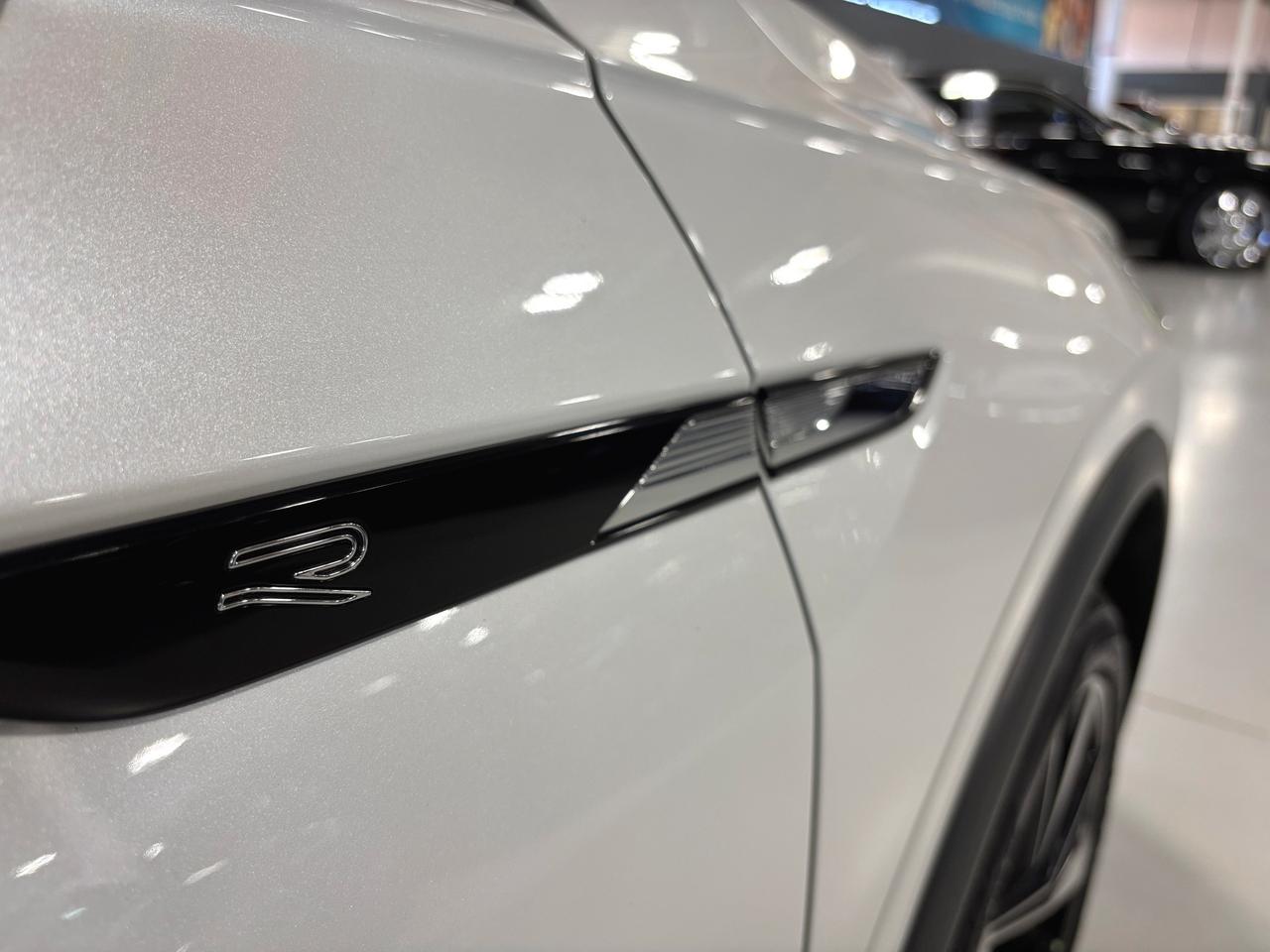 2023 Volkswagen Tiguan R-Line|4MOTION|NAV|FENDERAUDIO|7PASS|BROWNLEATHER| Photo4