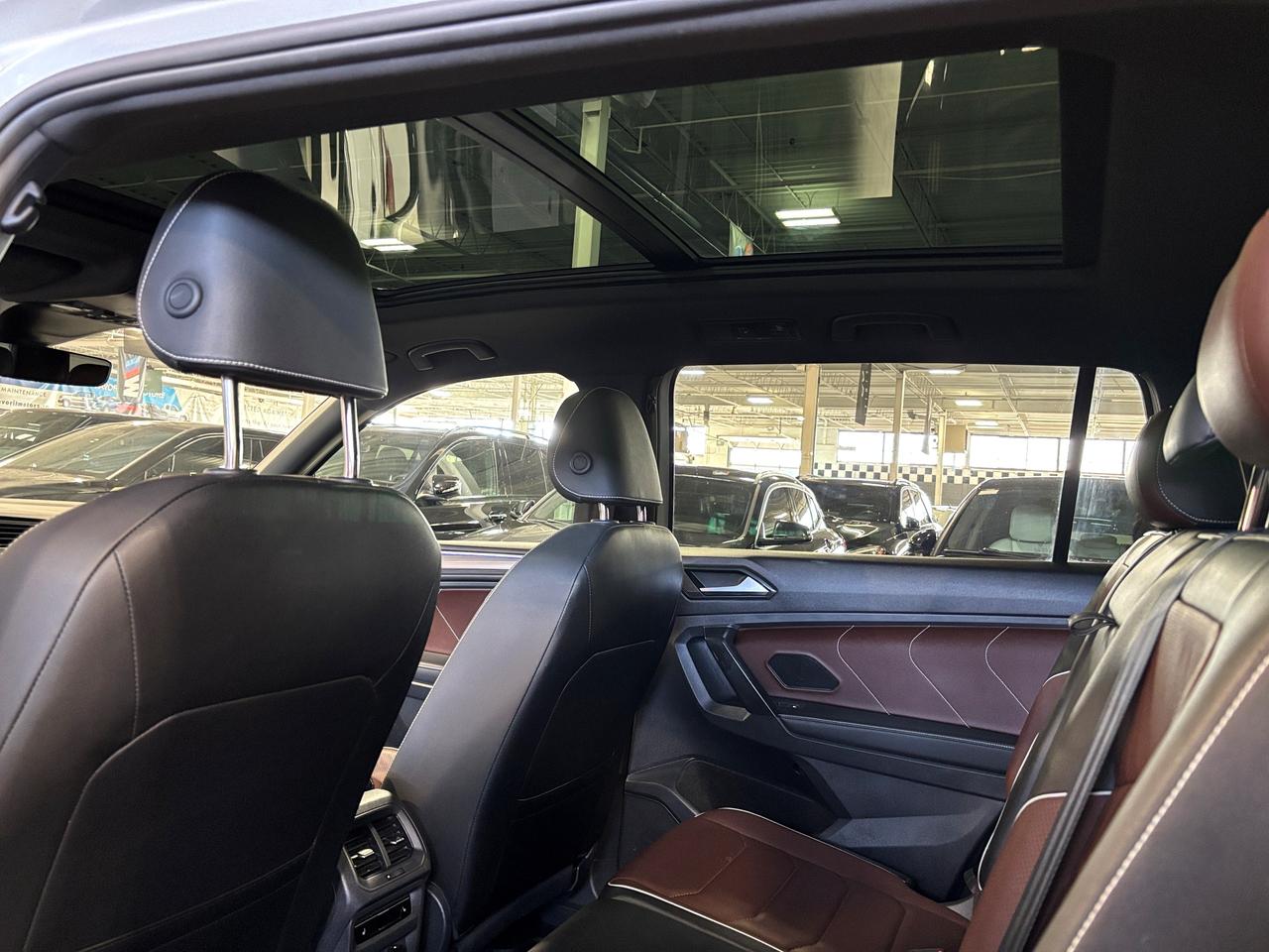 2023 Volkswagen Tiguan R-Line|4MOTION|NAV|FENDERAUDIO|7PASS|BROWNLEATHER| Photo