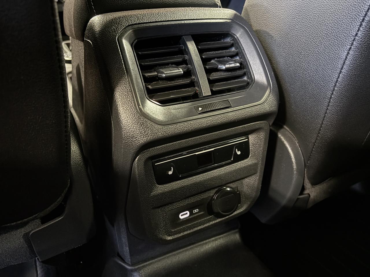 2023 Volkswagen Tiguan R-Line|4MOTION|NAV|FENDERAUDIO|7PASS|BROWNLEATHER| Photo