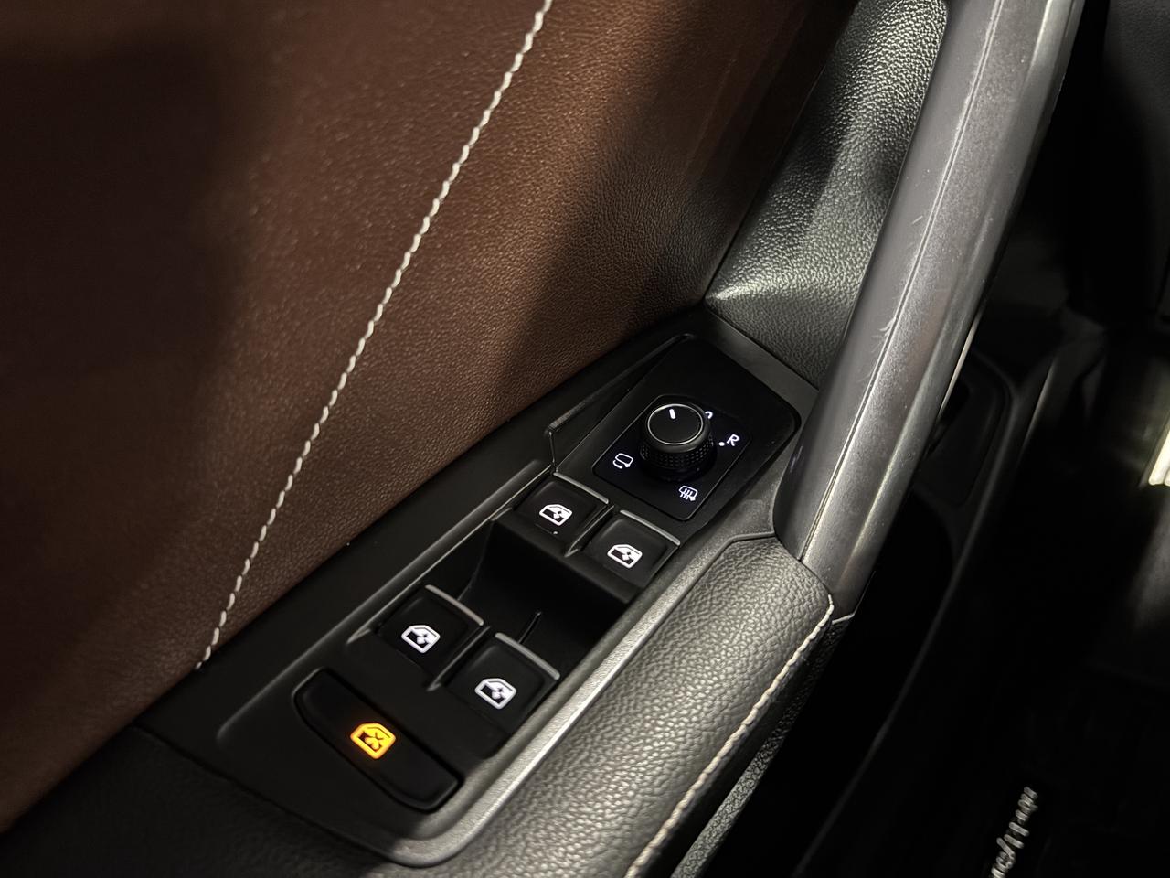2023 Volkswagen Tiguan R-Line|4MOTION|NAV|FENDERAUDIO|7PASS|BROWNLEATHER| Photo