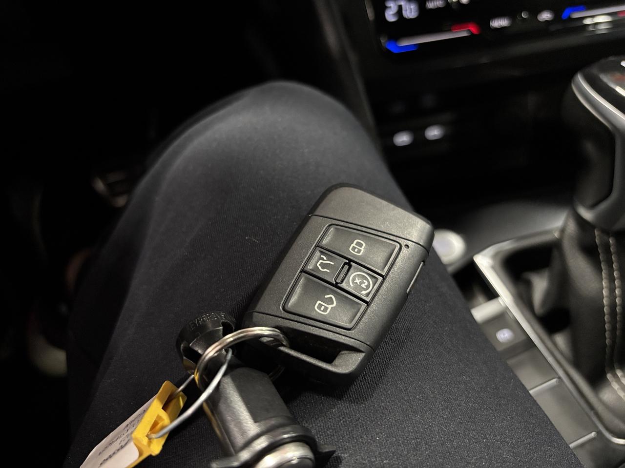 2023 Volkswagen Tiguan R-Line|4MOTION|NAV|FENDERAUDIO|7PASS|BROWNLEATHER| Photo