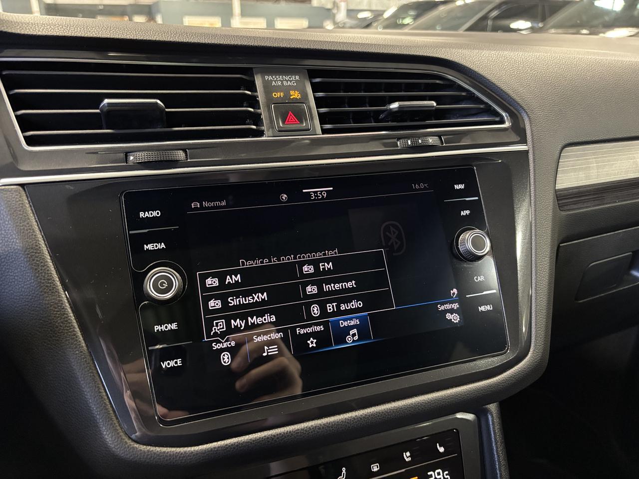 2023 Volkswagen Tiguan R-Line|4MOTION|NAV|FENDERAUDIO|7PASS|BROWNLEATHER| Photo