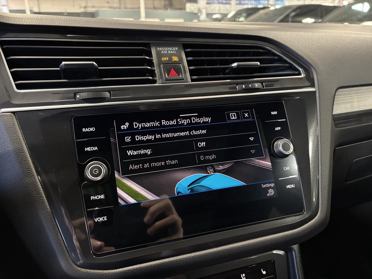 2023 Volkswagen Tiguan R-Line|4MOTION|NAV|FENDERAUDIO|7PASS|BROWNLEATHER| Photo