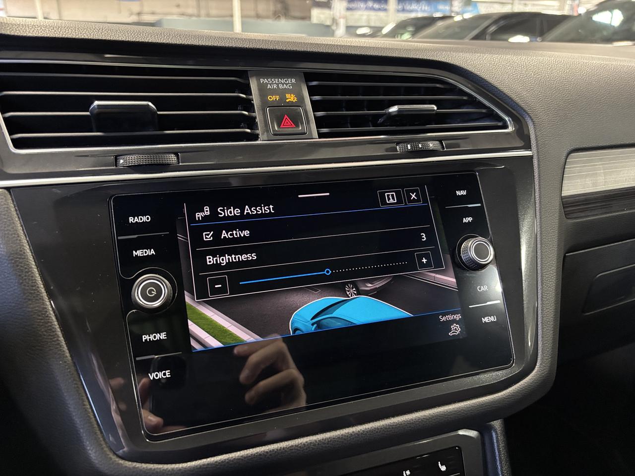 2023 Volkswagen Tiguan R-Line|4MOTION|NAV|FENDERAUDIO|7PASS|BROWNLEATHER| Photo