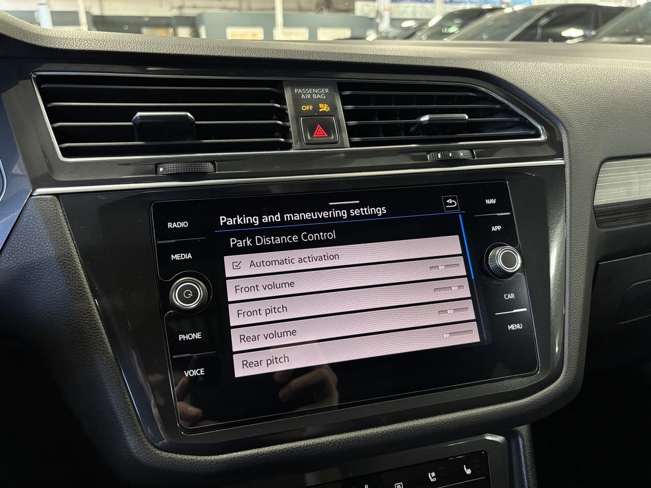 2023 Volkswagen Tiguan R-Line|4MOTION|NAV|FENDERAUDIO|7PASS|BROWNLEATHER| Photo