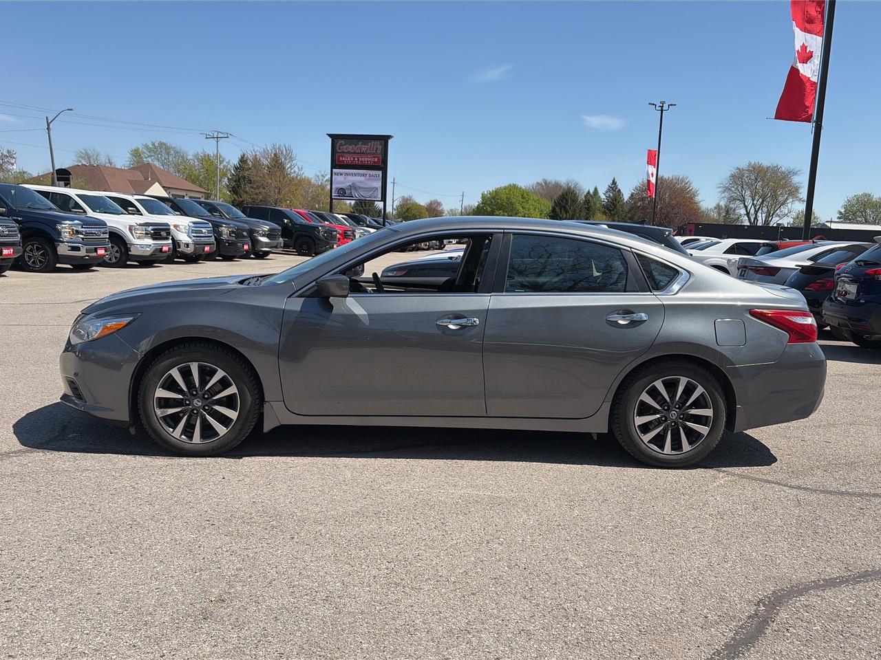2017 Nissan Altima SV, HEATED SEATS, REMOTE START, BACK UP CAMERA! Photo
