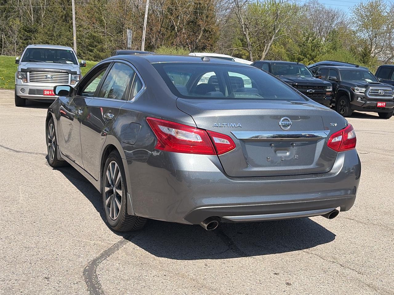2017 Nissan Altima SV, HEATED SEATS, REMOTE START, BACK UP CAMERA! Photo