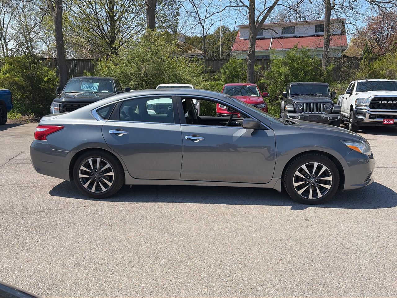 2017 Nissan Altima SV, HEATED SEATS, REMOTE START, BACK UP CAMERA! - Photo #8