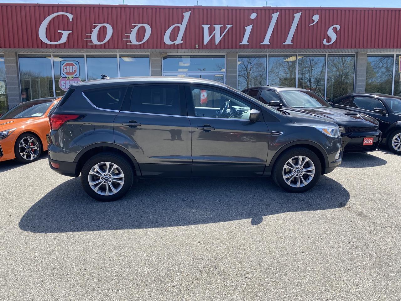 2019 Ford Escape SE, AWD, REMOTE START, HEATED SEATS, BACK UP CAM! - Photo #1