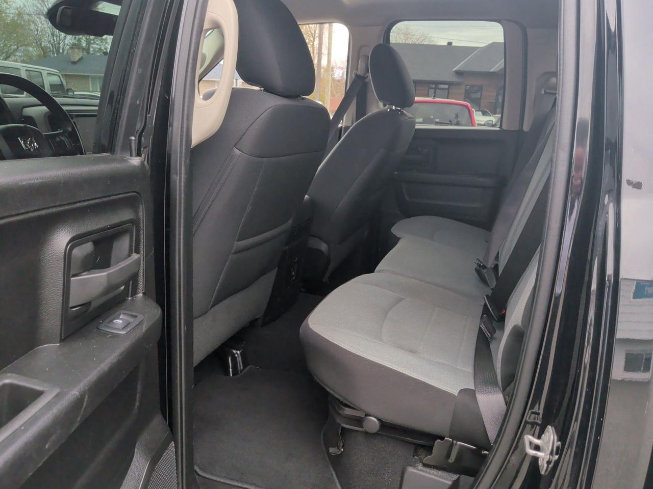 2022 RAM 1500 Classic EXPRESS Photo