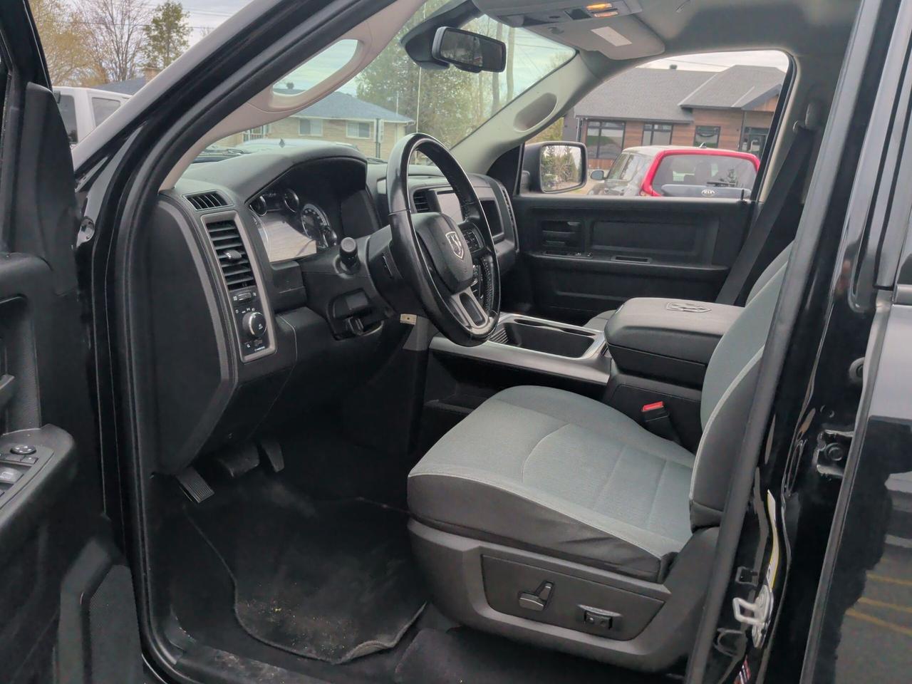 2022 RAM 1500 Classic EXPRESS Photo