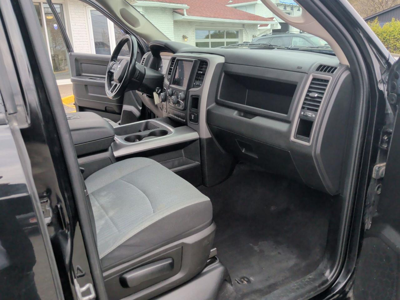 2022 RAM 1500 Classic EXPRESS Photo
