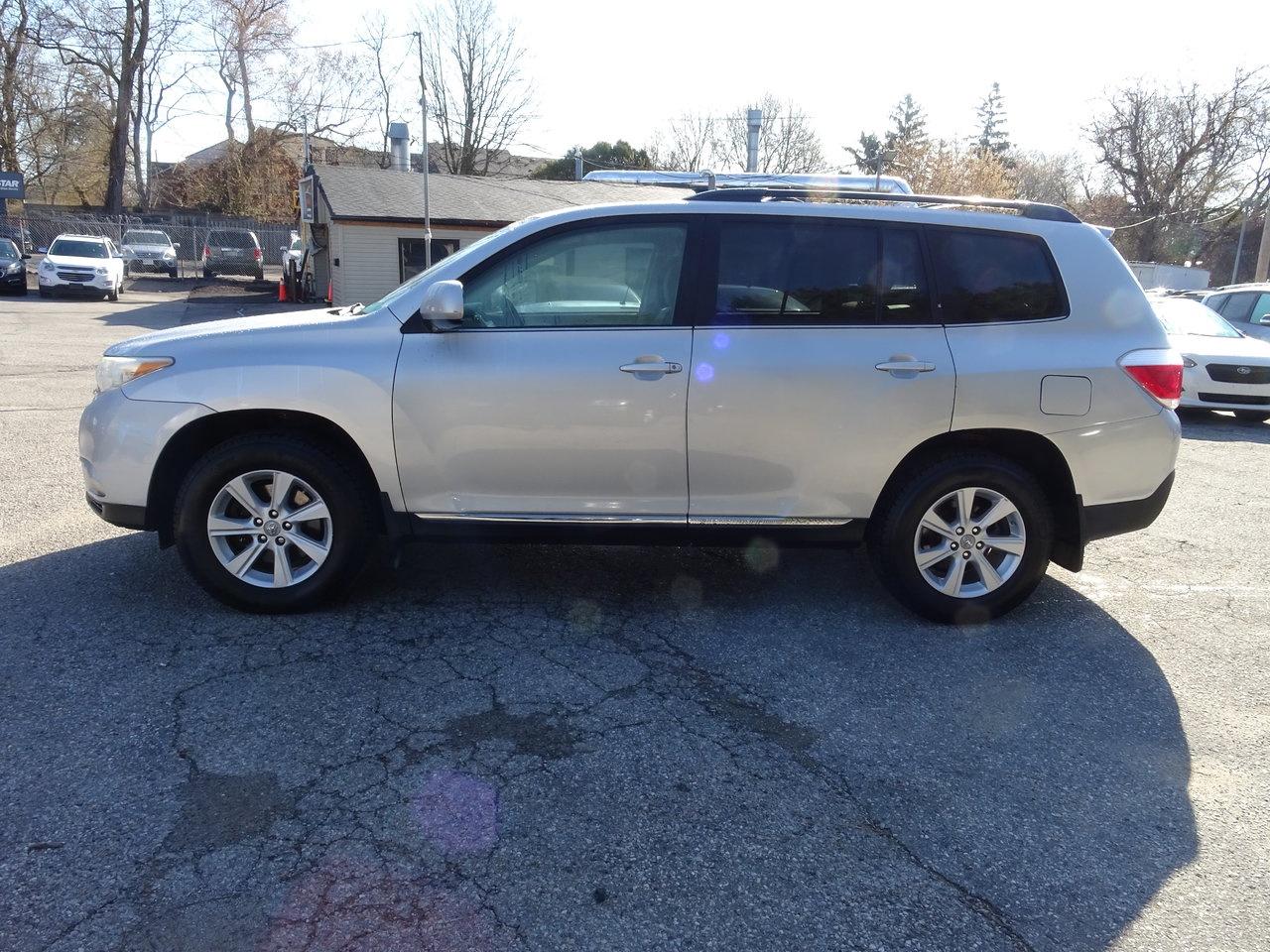 2011 Toyota Highlander BASE - Photo #1