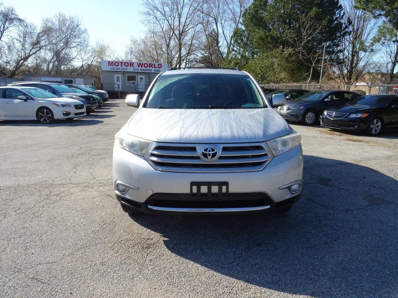 2011 Toyota Highlander BASE Photo2