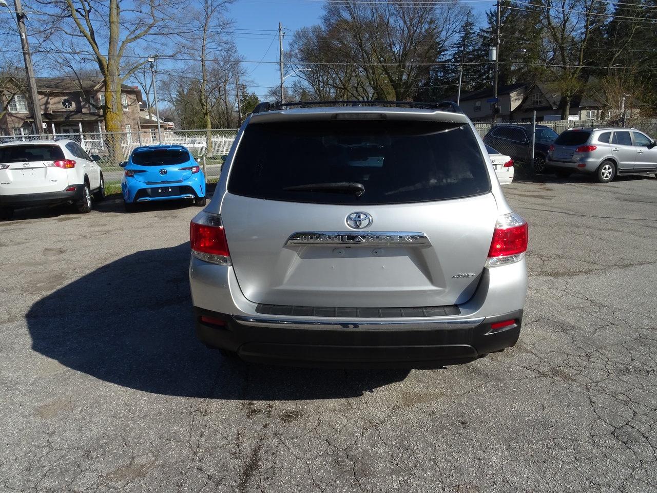 2011 Toyota Highlander BASE Photo