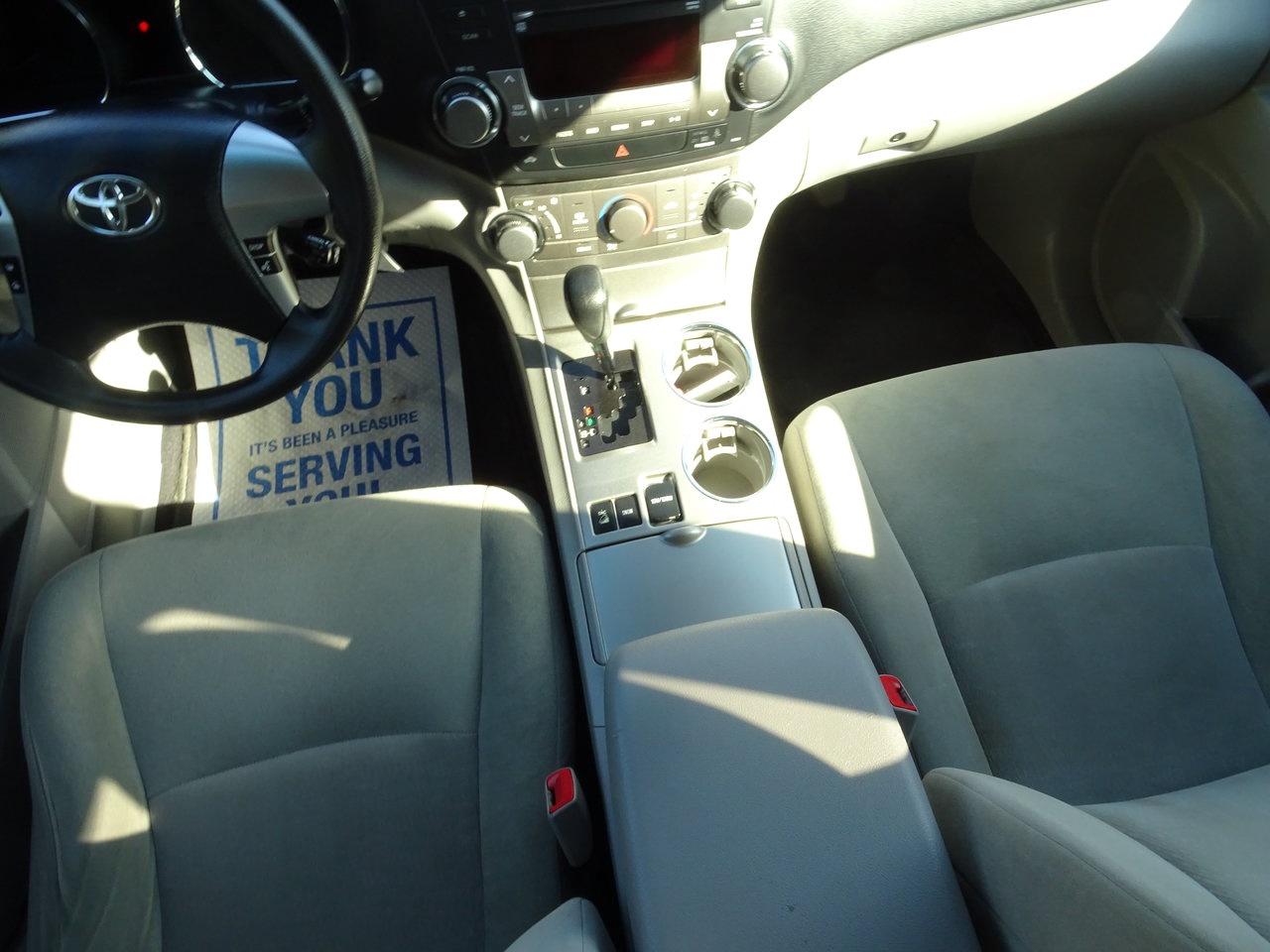 2011 Toyota Highlander BASE Photo